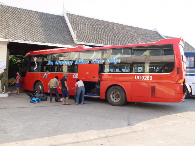 ラオスのバスはカオスなバスだ！ルアンパバーンからハノイへ地獄の28時間移動